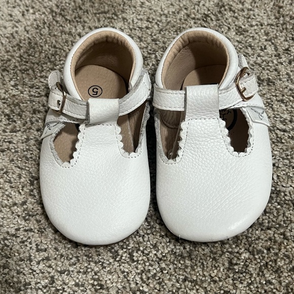 Little love bug shoes • white t bar • size 5 - Picture 1 of 3